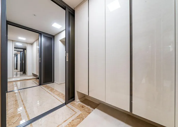 Brown Station Apartament